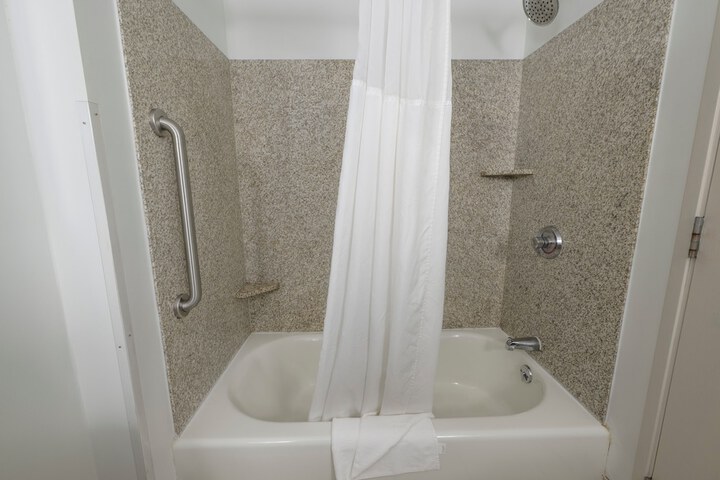 Country Inn & Suites by Radisson Lake George (Queensbury), NY