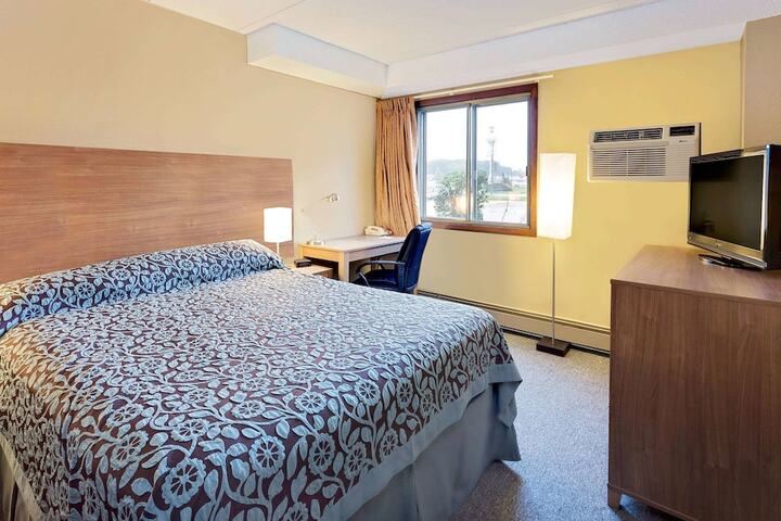 Room 4 of 17