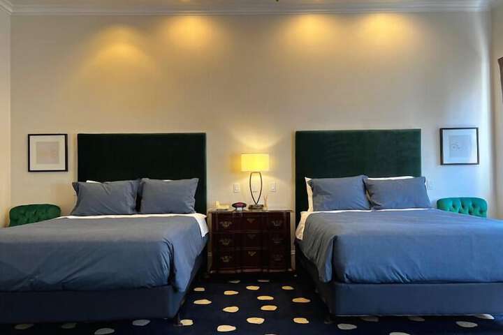Room 32 of 47