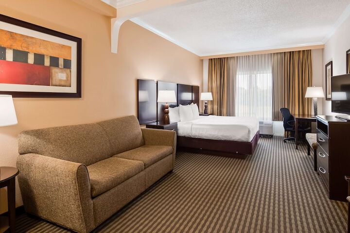 Best Western Plus Ambassador Suites Venice