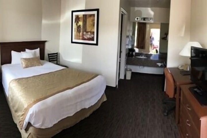 Room 28 of 69