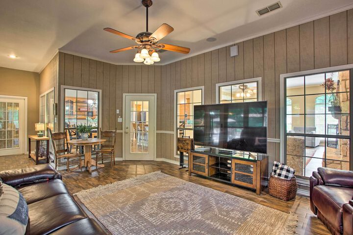 Happy Trails Hideout w / New Bunk House & Hot Tub!