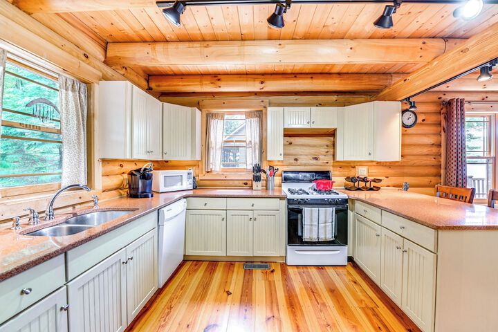 Lakefront Corinth Log Home: Private Dock Fire Pit