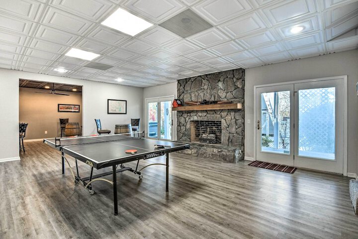 Lake Hartwell Home w / Private Dock & Hot Tub!