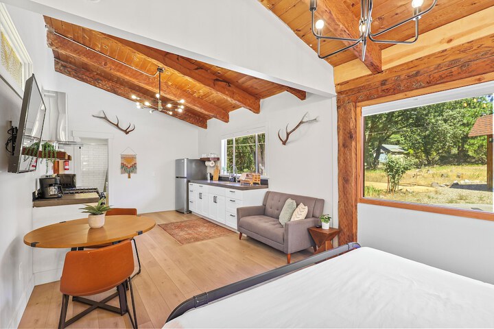 Basecamp Lodge