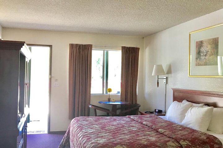 Room 12 of 52