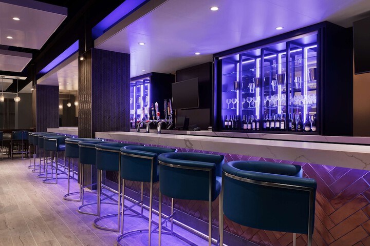 Lounge 55 of 57