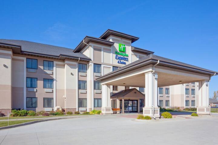 Holiday Inn Express & Suites Worthington by IHG