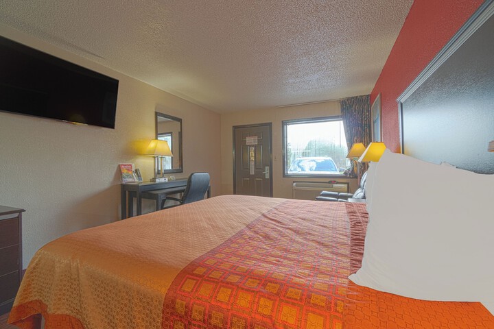 Regency Inn & Suites by OYO Bay City TX