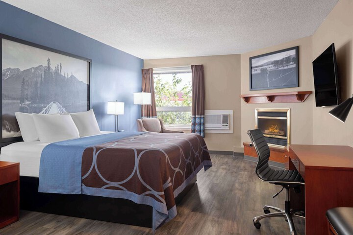 Room 32 of 53