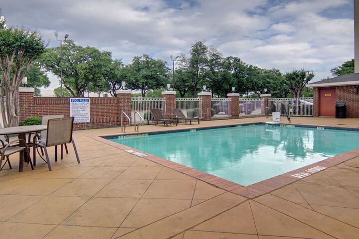 Holiday Inn & Suites Dallas-Addison by IHG