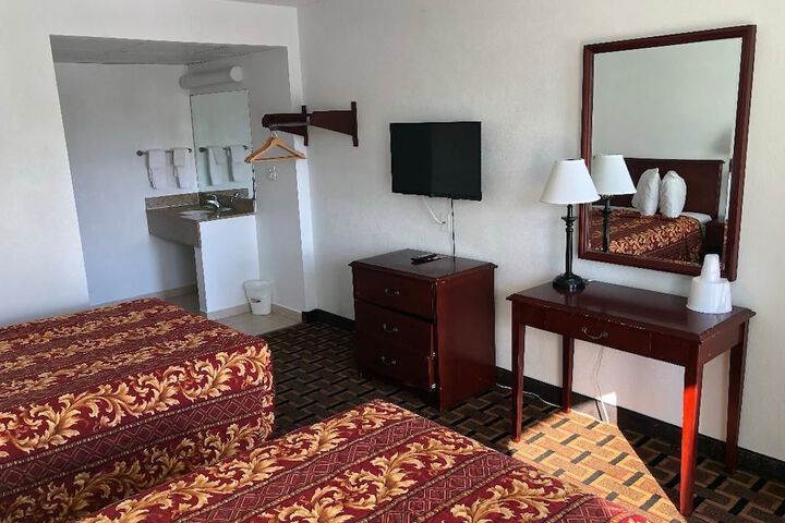 Room 33 of 46