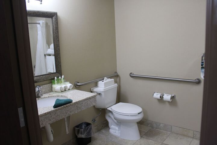 Holiday Inn Express & Suites Sedalia by IHG