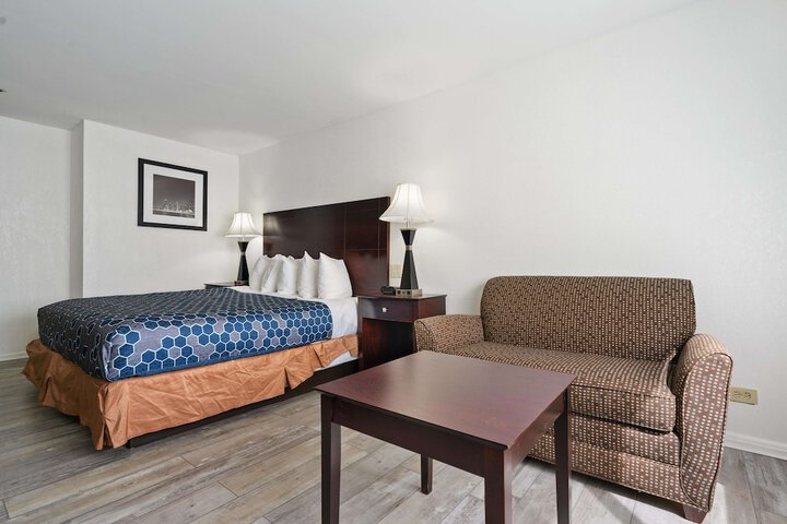 Room 5 of 17