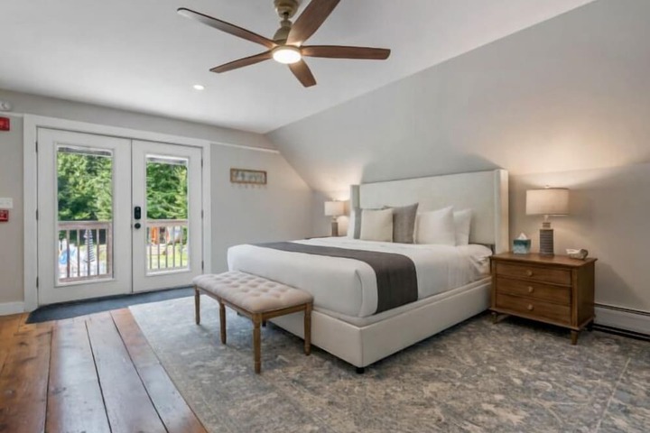 The Aurora Inn & Cottages
