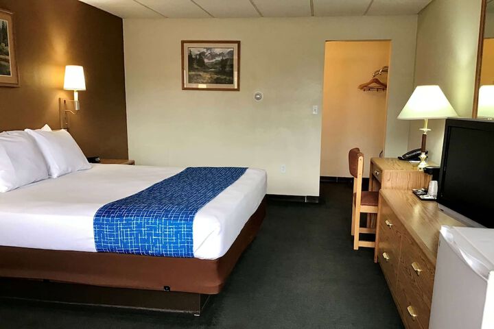 Room 9 of 15