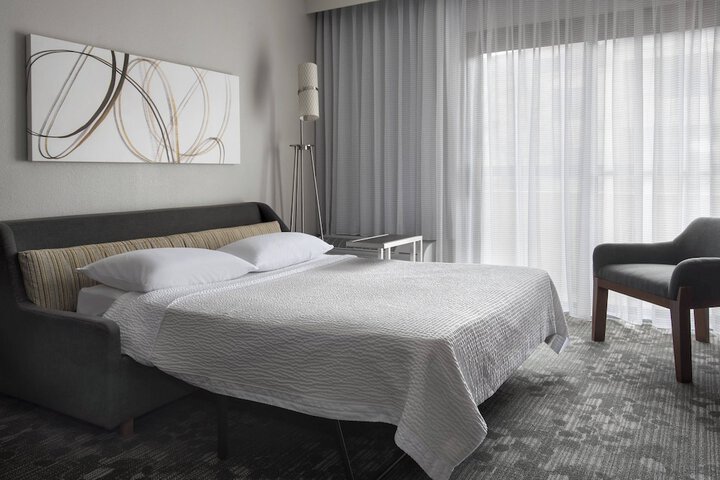 Courtyard by Marriott Lincroft Red Bank