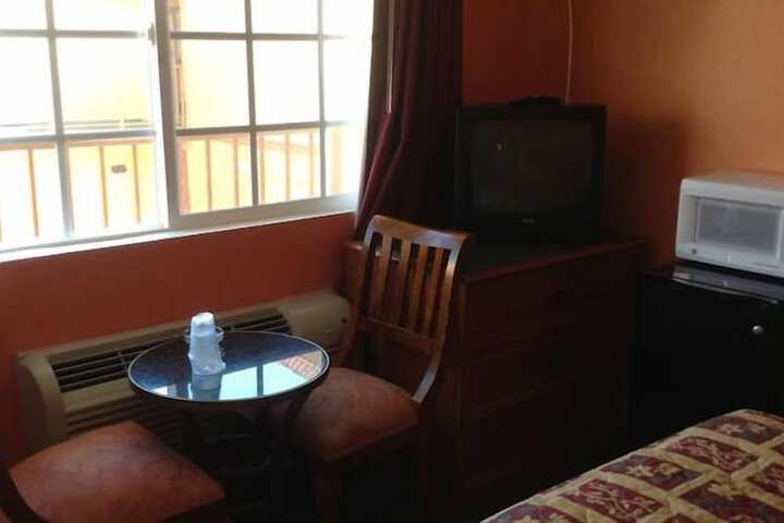 Room 6 of 20