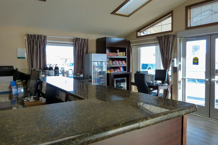 Rodeway Inn & Suites Ontario