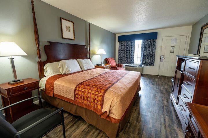 Room 32 of 40