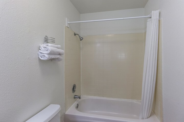 Room 13 of 30