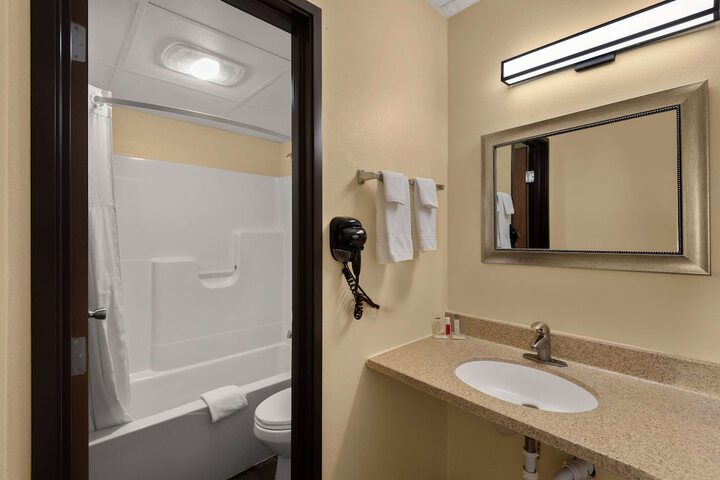 Days Inn by Wyndham Newton