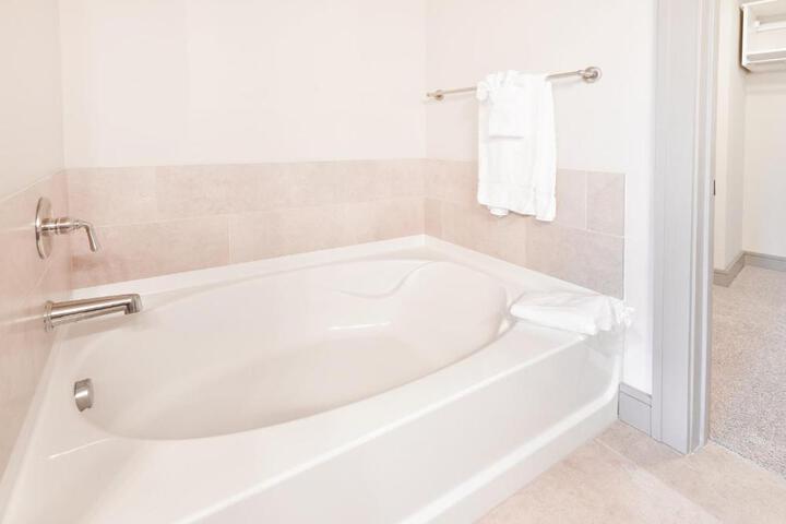 Global Luxury Suites at Boston Seaport