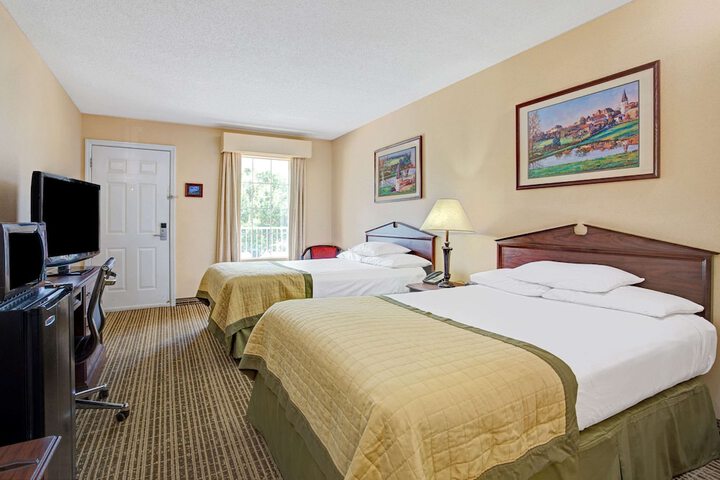 Room 6 of 15