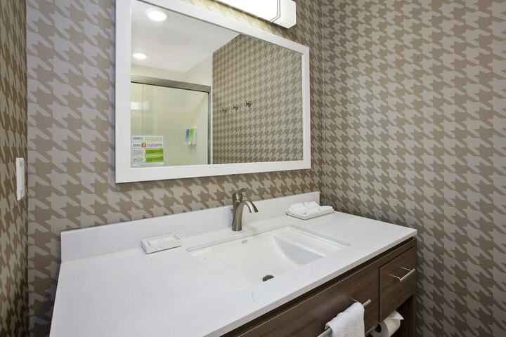 Room 15 of 27