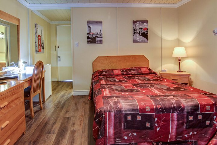 Room 15 of 33