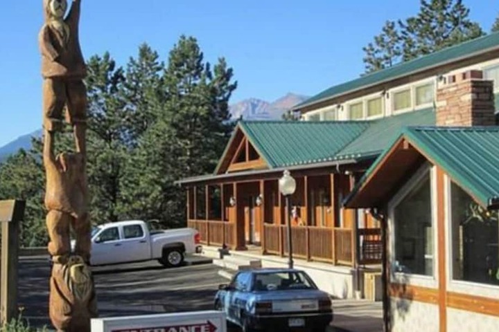 Eagle Fire Lodge & Cabins