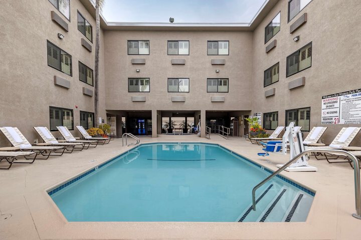 Pool 4 of 34