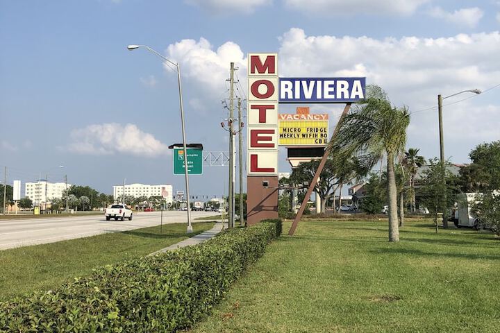 Riviera Motel