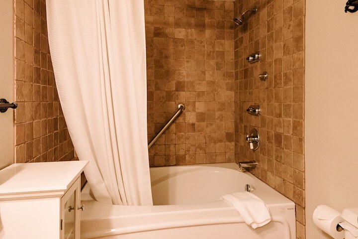 Room 18 of 37