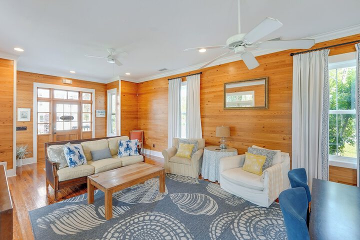 Beach & Pool Access: Peaceful St. Teresa House