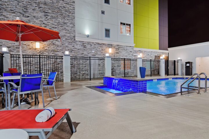 Holiday Inn Express & Suites Pasadena Houston Southeast by IHG