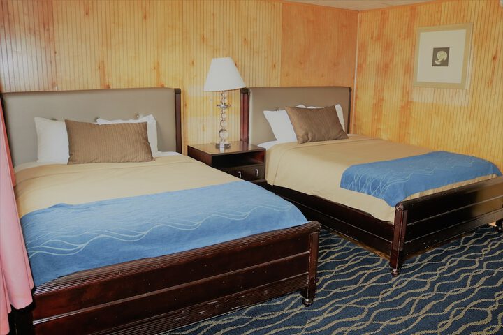 Room 52 of 63