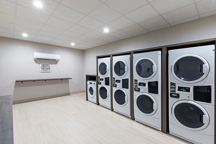 Staybridge Suites IAH Airport East by IHG