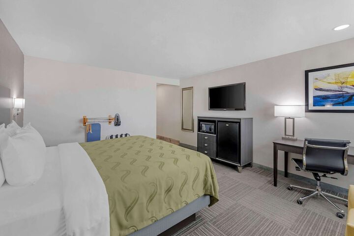 Room 15 of 33