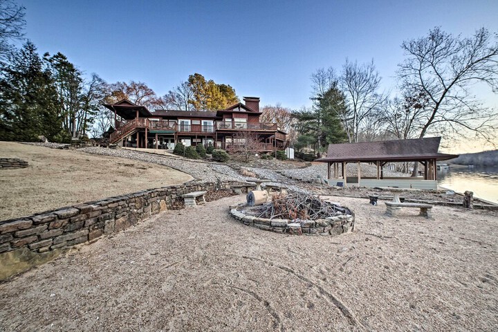 Lakefront Retreat w / Dock & Beach: 2 Miles to Golf