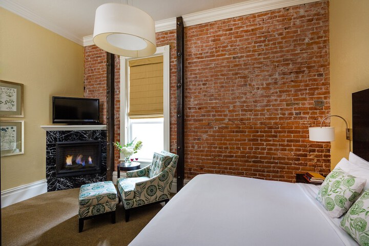 Healdsburg Inn on the Plaza a Four Sisters Inn