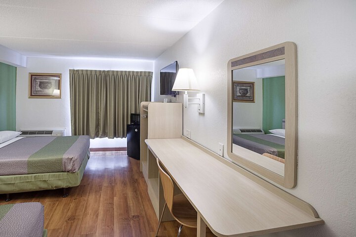 Room 35 of 41