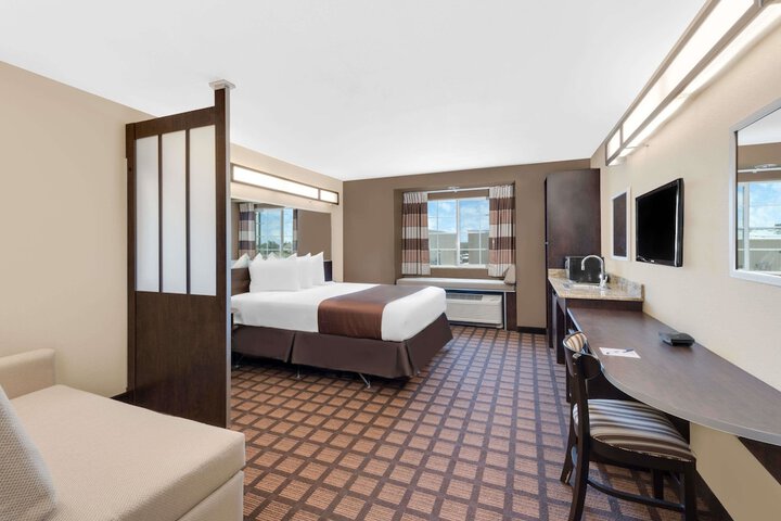 Room 9 of 39