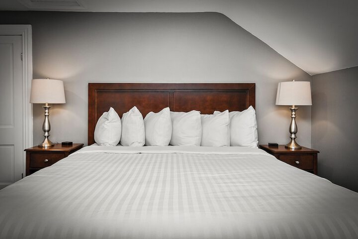 Captain Wohlt Inn Bed & Breakfast