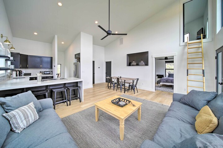 Modern Davenport Home w / Water View & Grill!