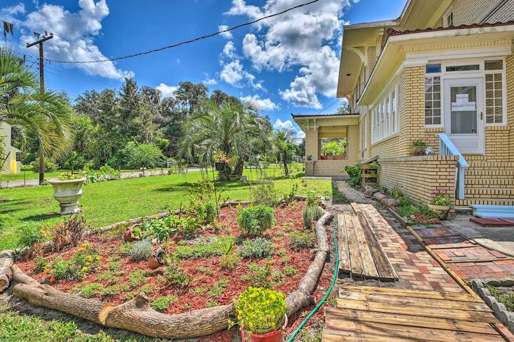Historic Crescent City Studio - Lakefront w / Dock!