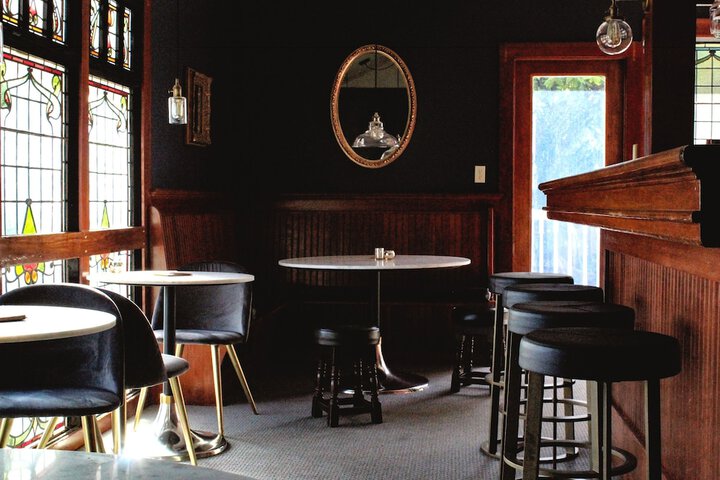 Lounge 106 of 115