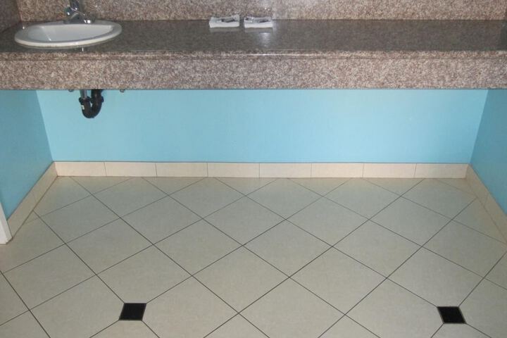 Room 9 of 26