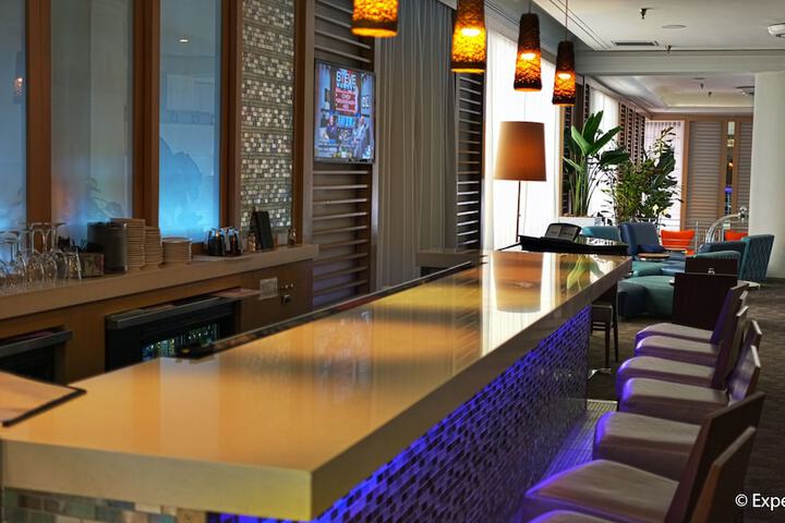 Lounge 93 of 103