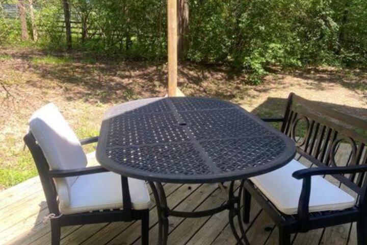 102 Acre Pet Friendly Horse Farm! Bring your horse too!